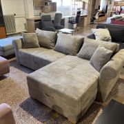 Lisa sarokgarnitúra