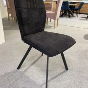 Fekete szövetes szék